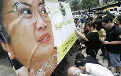 科拉松&middot;阿基诺：菲律宾历史上第一位女性总统