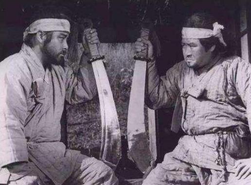 古代死囚的最后一顿饭,碗里会放块生肉的原因是