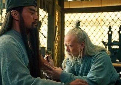 留赞和关羽都是用刮骨疗伤 谁才是一个狠人呢