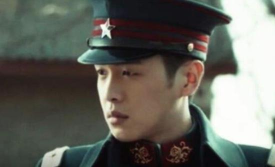 他收养孤女,长大后纳为小妾,最后却下令枪杀