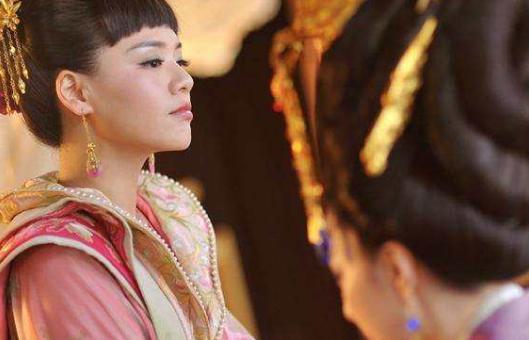 唐高宗在位时,荣国夫人处于什么样的地位