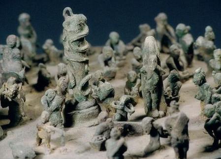 神秘的古滇国出土的文物中 有一件青铜器让人浑身发冷