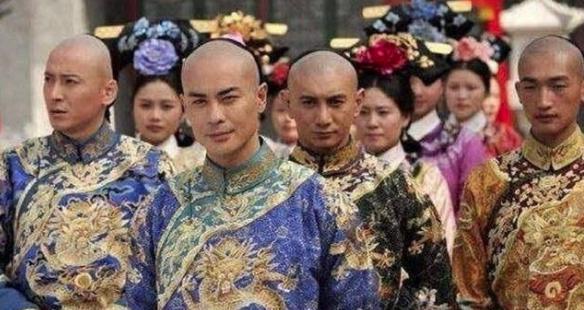 清朝为了防止外戚干权，妃子生的皇子不能自己抚养吗