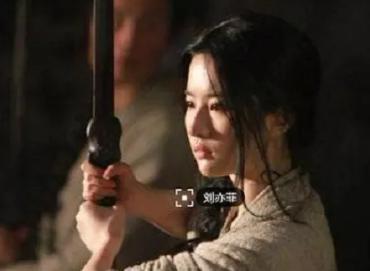 丑女被皇帝纳入后宫，准备临幸时，却写诗激走皇帝