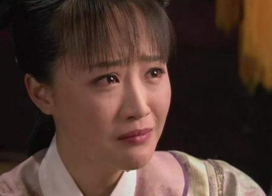 她连续为康熙生下3个儿子，雍正与乾隆都封她为妃