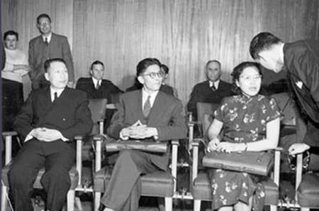 伍修权做出的贡献有哪些 早年的他都经历了哪些事情