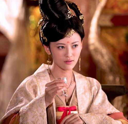 她是心肠歹毒的唐朝第一美人,不但称哥哥为奴才,还毒害亲生父亲?