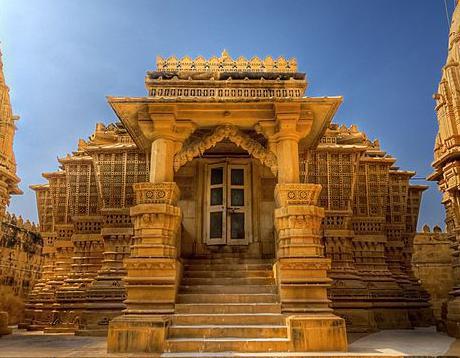 耆那教:印度传统宗教之一,该教徒的信仰是理性高于宗教