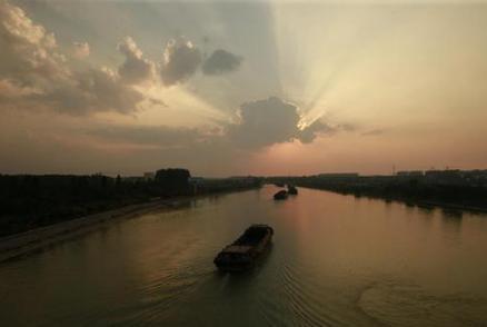 隋炀帝开凿大运河有什么目的