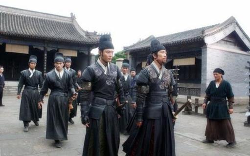 历史朝代的更迭都有同一共性，若是发生朝代必亡！