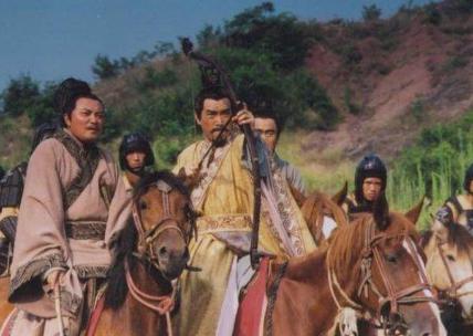 他身为皇帝为了解决了贫富差距 专门干起了劫富济贫