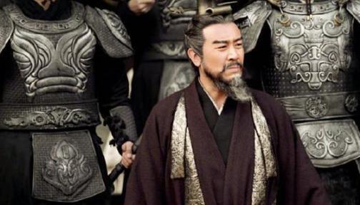 有人差点害死夏侯惇曹操很高兴！曹操和夏侯惇什么关系