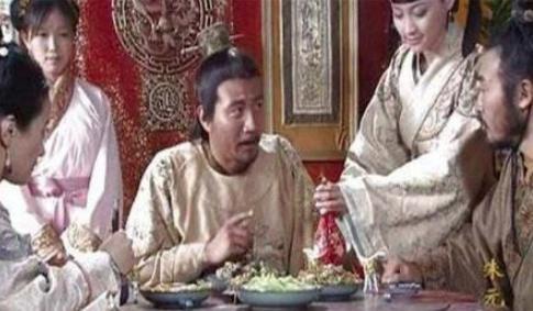 朱元璋用膳时发现盘中有头发，厨子说了一番话后还被重赏