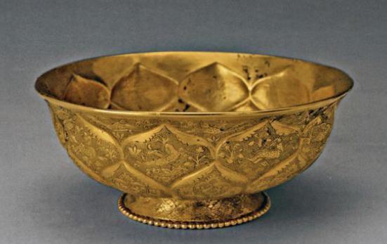 皇帝看到大臣受伤，下旨把二十碗酒喝完