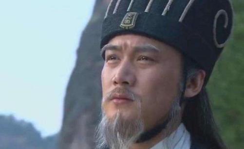 此人喝酒误事差点被刘备杀掉，诸葛亮极力担保说其是“社稷之器”