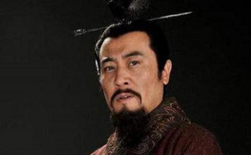 此人喝酒误事差点被刘备杀掉，诸葛亮极力担保说其是“社稷之器”