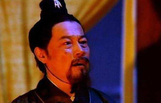 此人喝酒误事差点被刘备杀掉，诸葛亮极力担保说其是“社稷之器”