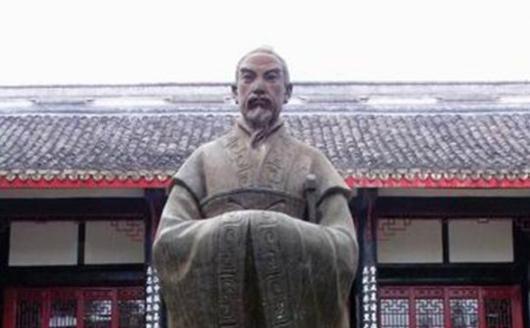 此人喝酒误事差点被刘备杀掉，诸葛亮极力担保说其是“社稷之器”