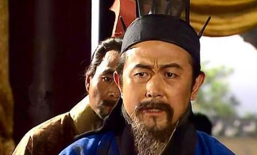 此人喝酒误事差点被刘备杀掉，诸葛亮极力担保说其是“社稷之器”