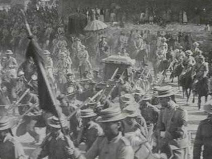 慈禧太后西逃为何能安平无事 也不看看她身边的人是谁