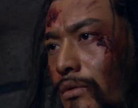 岳飞墓前原本跪着五个人，现在只剩四个人了