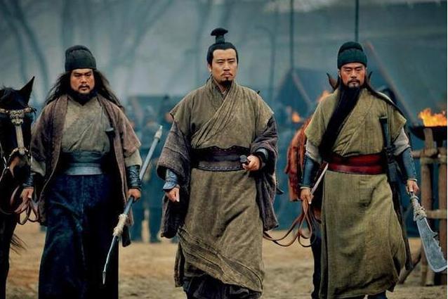 曹操有八虎骑,孙权有兄弟相帮,刘备为何没有宗亲相助?