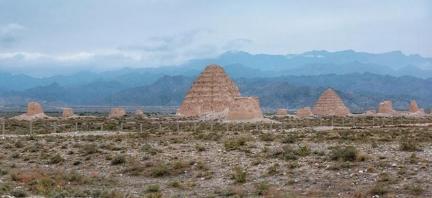 具有东方金字塔之称的墓地:西夏王陵