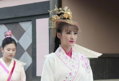 她被父亲逼嫁给乞丐，后来成为掌管后宫的郭宁妃