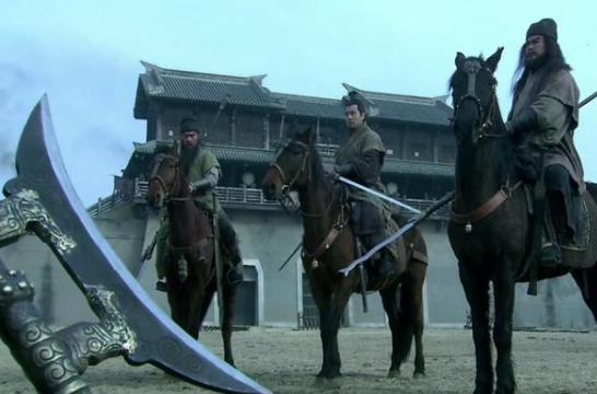 三英战吕布刘备如果不出手其他两人是吕布的对手吗