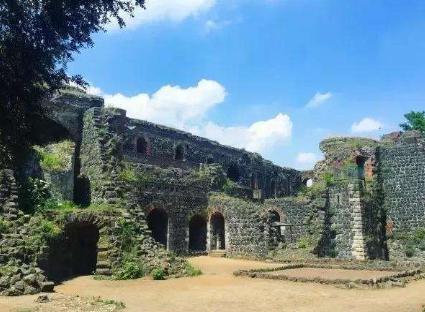 欧洲的中世纪皇帝和教皇相比 谁的权利更大呢