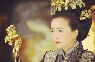 此女命运坎坷成王妃后流落民间，儿子长大之后找了她一生！