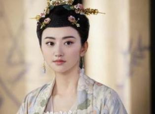 此女命运坎坷成王妃后流落民间，儿子长大之后找了她一生！