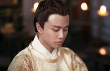 此女命运坎坷成王妃后流落民间，儿子长大之后找了她一生！