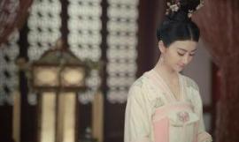 此女命运坎坷成王妃后流落民间，儿子长大之后找了她一生！