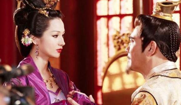 萧宝卷他做了什么事才得到潘玉儿的欢心