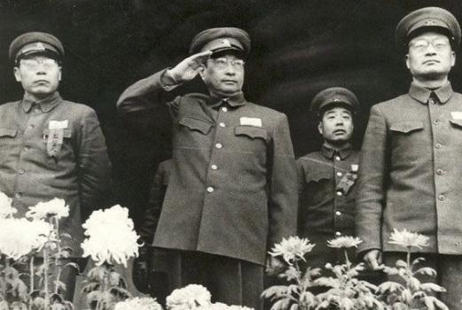 最早察觉高岗有问题的是谁