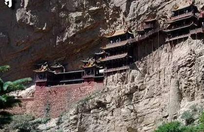 历经1500年不倒的空中花园，上载危岩，下临深谷被称为悬空寺