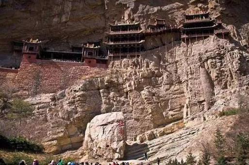 历经1500年不倒的空中花园，上载危岩，下临深谷被称为悬空寺