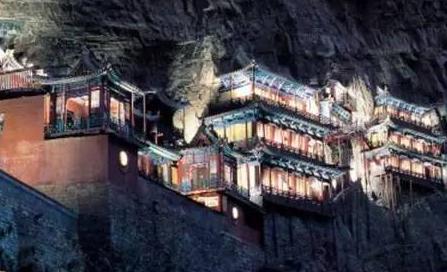 历经1500年不倒的空中花园，上载危岩，下临深谷被称为悬空寺