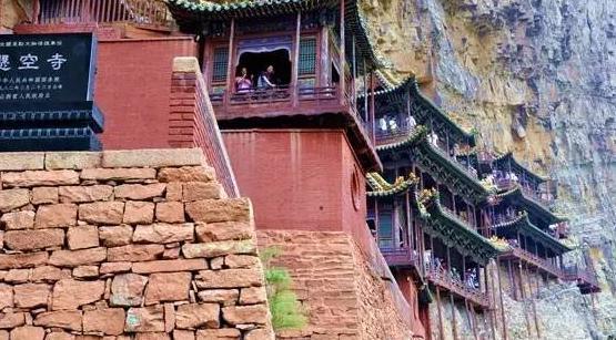 历经1500年不倒的空中花园，上载危岩，下临深谷被称为悬空寺