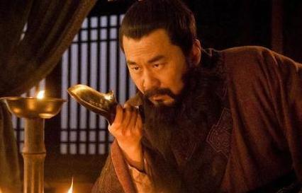 刘备曾经效力曹操,曹操为何不听程昱的建议灭了刘备