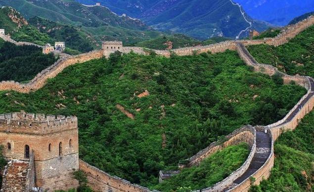 万里长城高度才10米,在古代能防住什么?