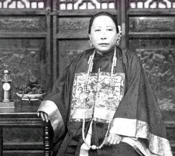 晚清名臣李鸿章的母亲是谁