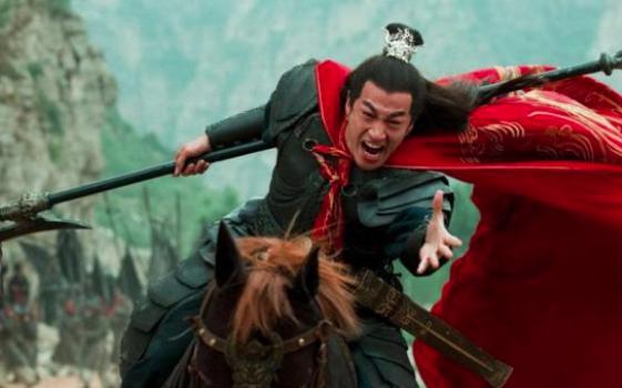 夏侯惇拔矢啖睛，关羽刮骨疗毒，都是狠人