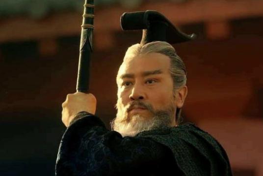 夏侯惇拔矢啖睛，关羽刮骨疗毒，都是狠人