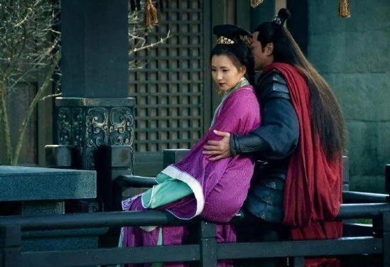 他比吕布背叛主子的次数还多,为何却还敢骂吕布为“三姓家奴”?