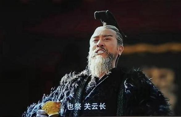 曹操去世后曹彰拥兵10万，他是对帝位没兴趣吗