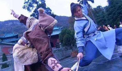 倚天屠龙记中丐帮四大长老,除了方东白和传功执法,另一个是谁