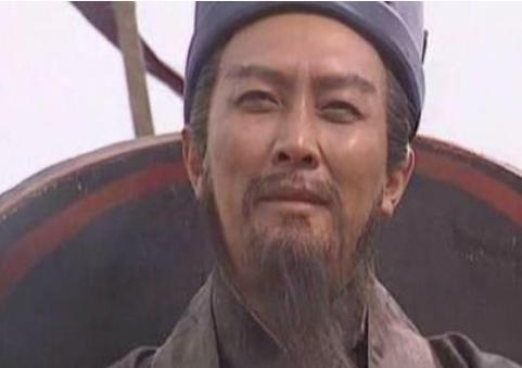 诸葛亮空城计吓走司马懿,城楼上为何是两个书童呢