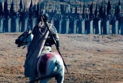 曹操手中的青釭剑被赵云抢走 剩下的倚天剑被何人拿走了